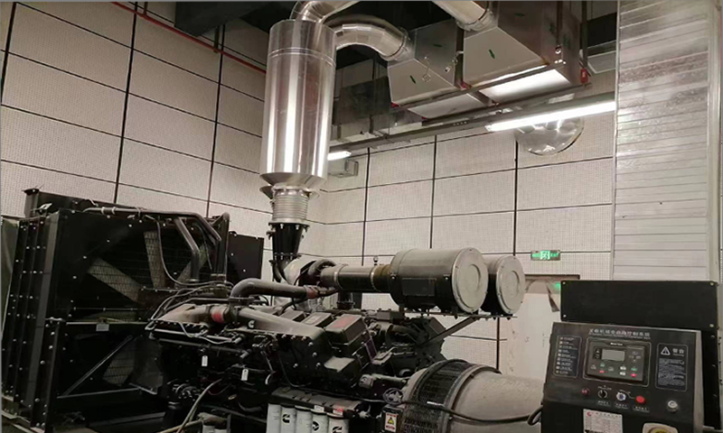 四川大学博物群采购一台1200KW康明斯发电机组安装降噪烟尘处理器